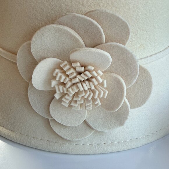 Samething Special 90s Cloche Hat Womens Wool Beige Flower Accent Vintage Style - Picture 3 of 13